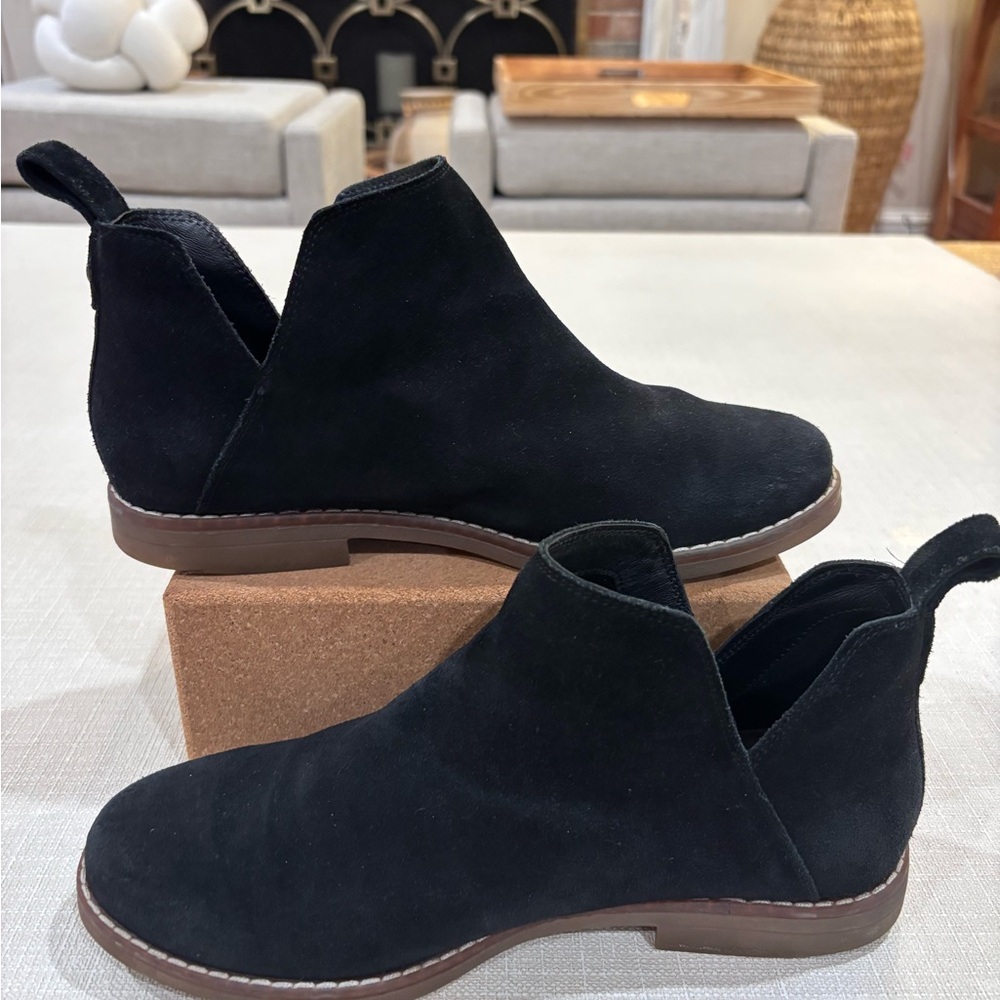 HUSH PUPPIES Mazin Cayto Suede Ankle Booties Black (9)